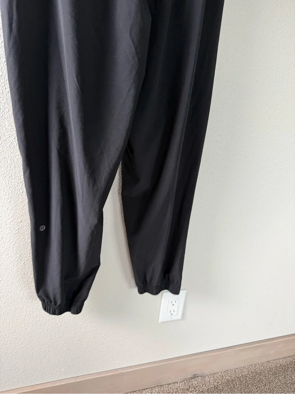 Lululemon Tear-Away Mid-Rise Track Pant Black Full Length Snaps Women’s Size 8